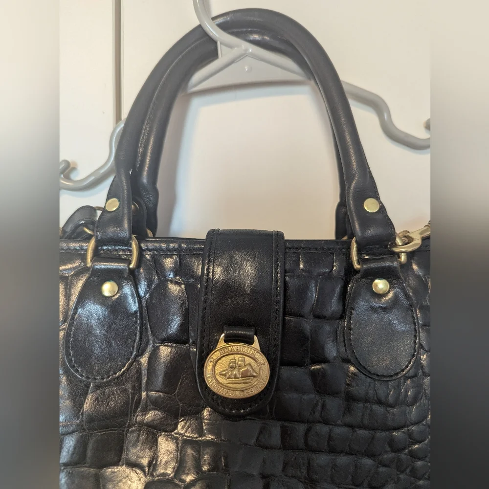 Vintage Brahmin Black Leather Crocodile-Embossed Handbag With Strap - Picture 2 of 11